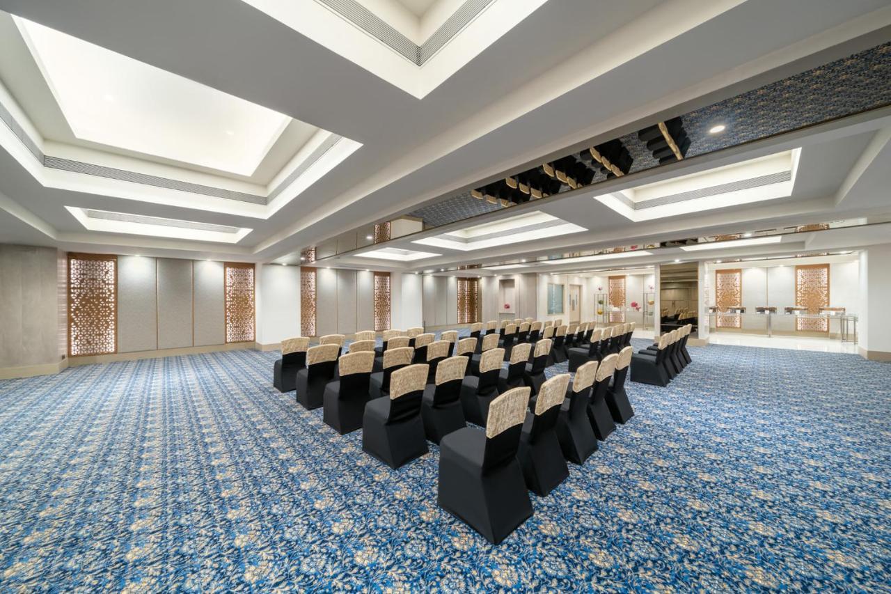 Vivanta Ahmedabad Sg Highway Extérieur photo