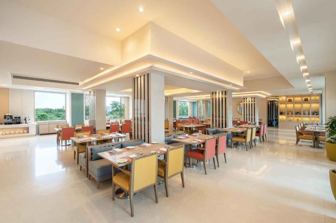 Vivanta Ahmedabad Sg Highway Extérieur photo
