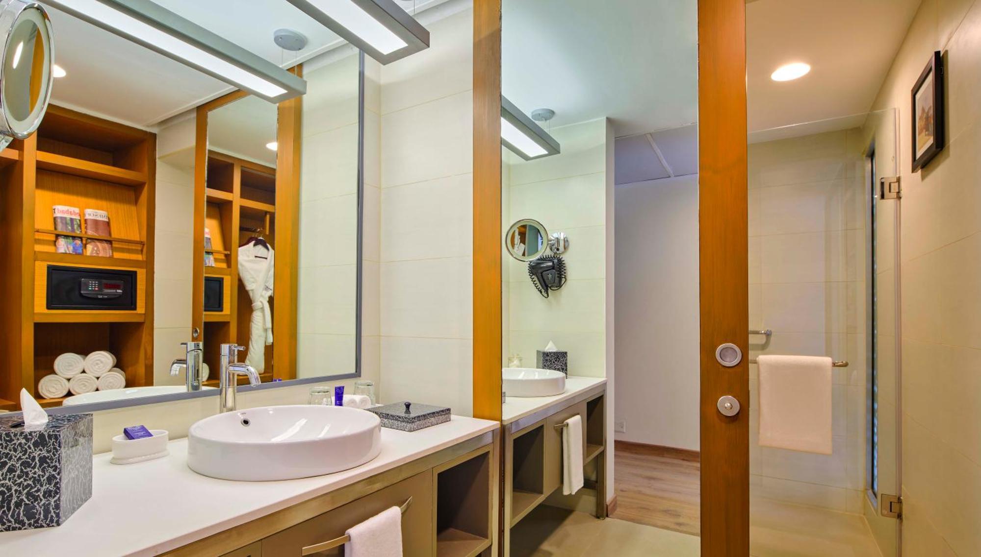Vivanta Ahmedabad Sg Highway Extérieur photo